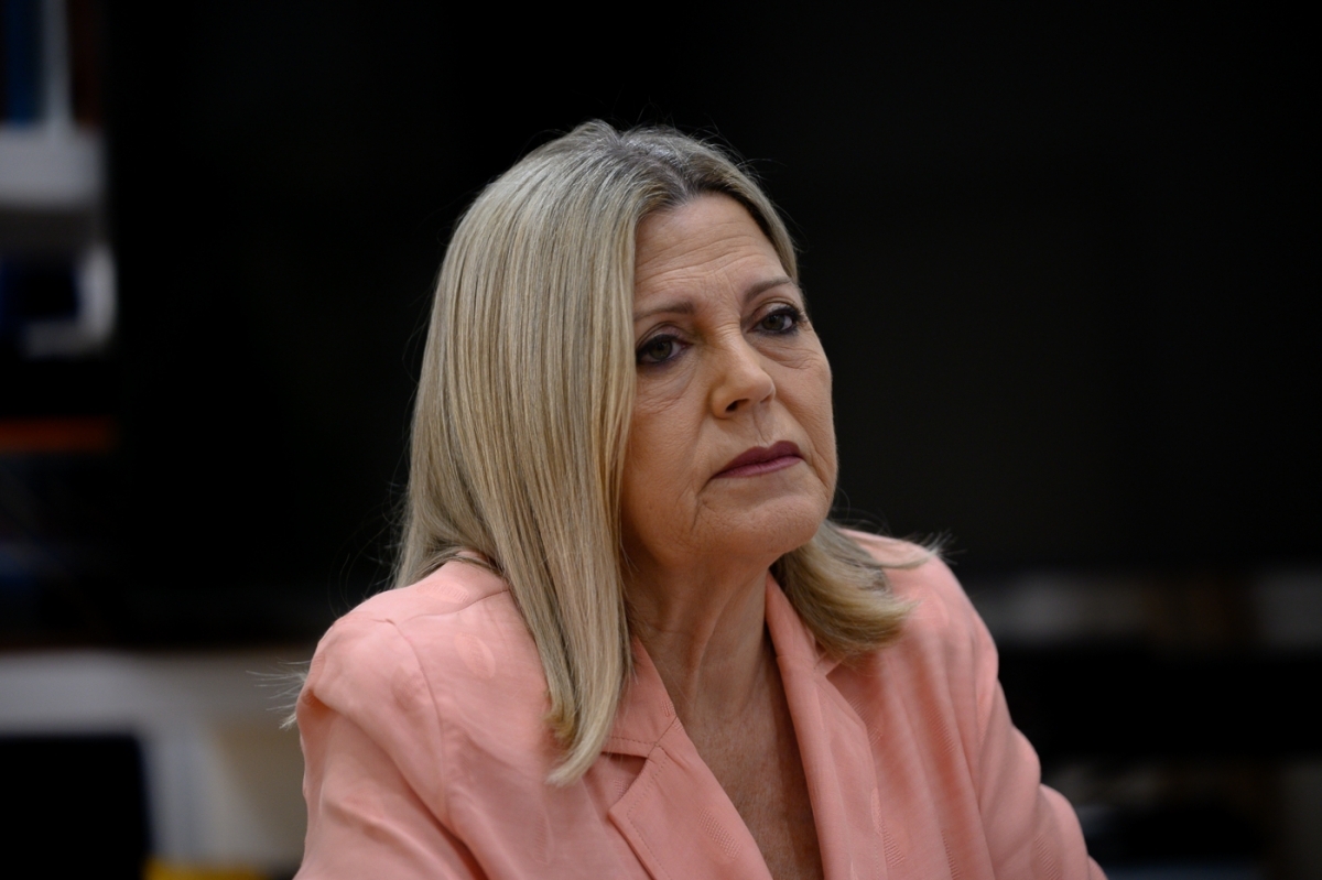 UNA ESCULTURA, NÍSPEROS Y MUCHOS LIBROS: LOS CURIOSOS OBSEQUIOS PARA CARMEN ORTÍ O JOSÉ LUIS MORENO