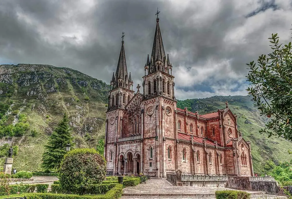 125.º ANIVERSARIO DE LA CONSAGRACIÓN DE LA BASÍLICA DE SANTA MARÍA LA REAL DE COVADONGA