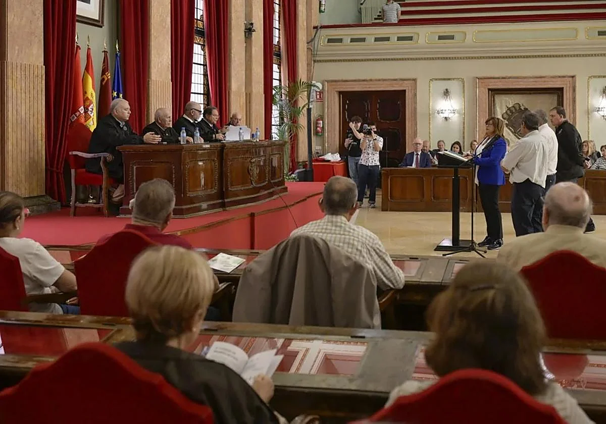 «QUE UN OMNE BIEN SABIDOR OYA LOS PLEITOS DE LAS AGUAS»