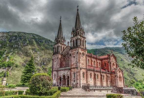 125.º ANIVERSARIO DE LA CONSAGRACIÓN DE LA BASÍLICA DE SANTA MARÍA LA REAL DE COVADONGA