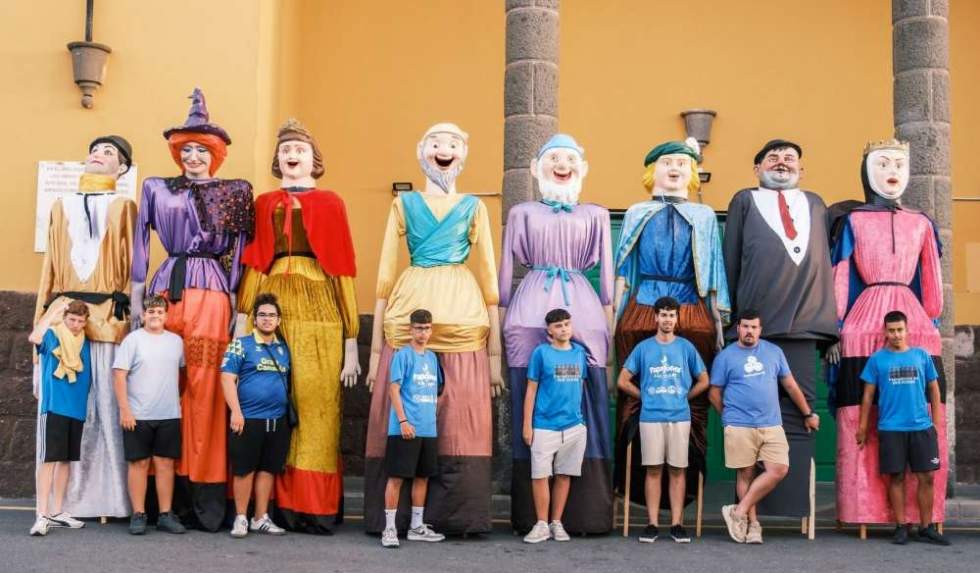 LOS PAPAGÜEVOS DE SAN ISIDRO SON ALGO MÁS QUE MUÑECOS: SON TRADICIÓN (FOTOS)