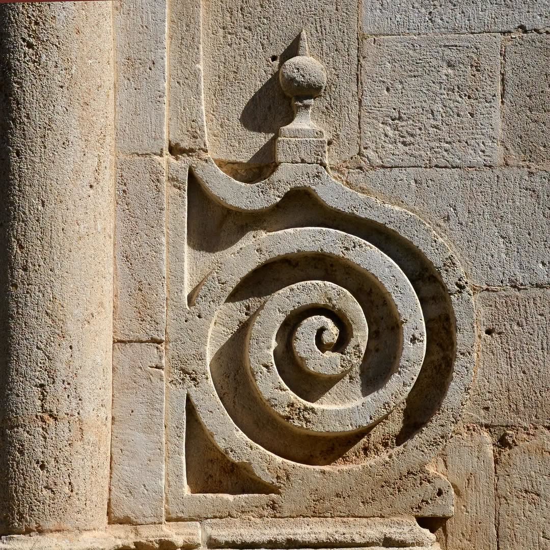 SÍMBOLOS ESOTÉRICOS EN LAS PORTADAS DE LOS TEMPLOS CRISTIANOS