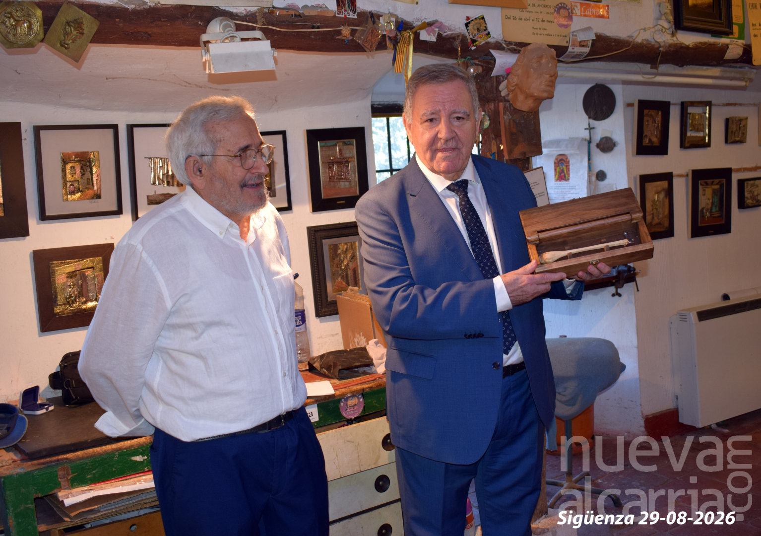 JUAN GARRIDO RECIBE LA ‘MACETA DE CINCELADOR’ DE MANOS DE CANFRANC
