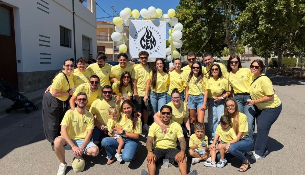 LES FESTERES I FESTERS 2027 YA SE HAN PRESENTADO CON SU UNIFORME FESTIVO
