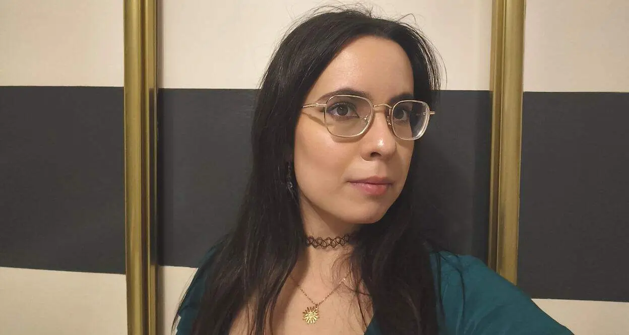 «LA POESÍA FUE UNA DE MIS PRIMERAS FORMAS DE ENTENDER LO QUE SENTÍA»