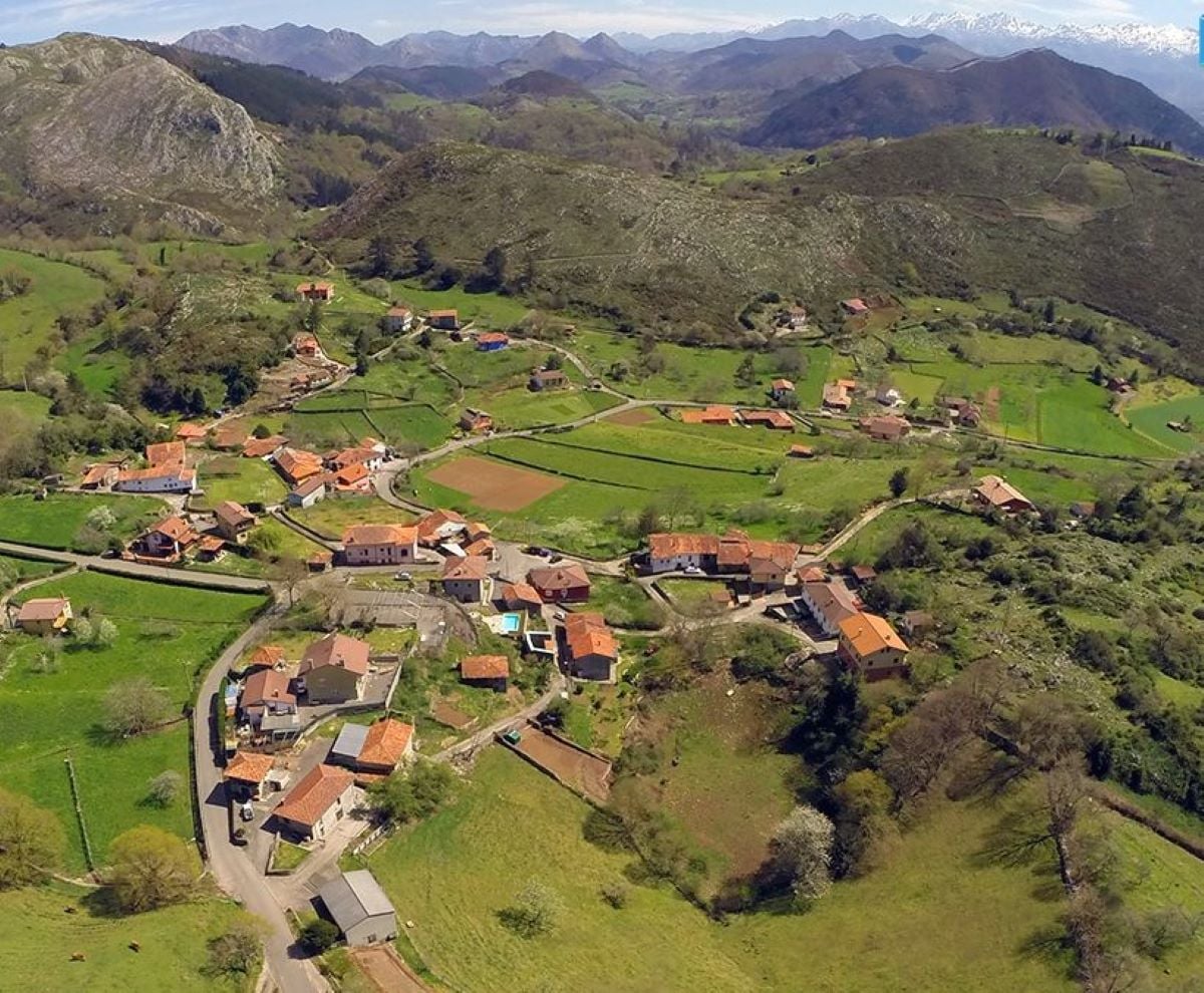 CONVOCATORIA DEL XIV PREMIO PUEBLO EJEMPLAR DE PARRES (ASTURIAS)