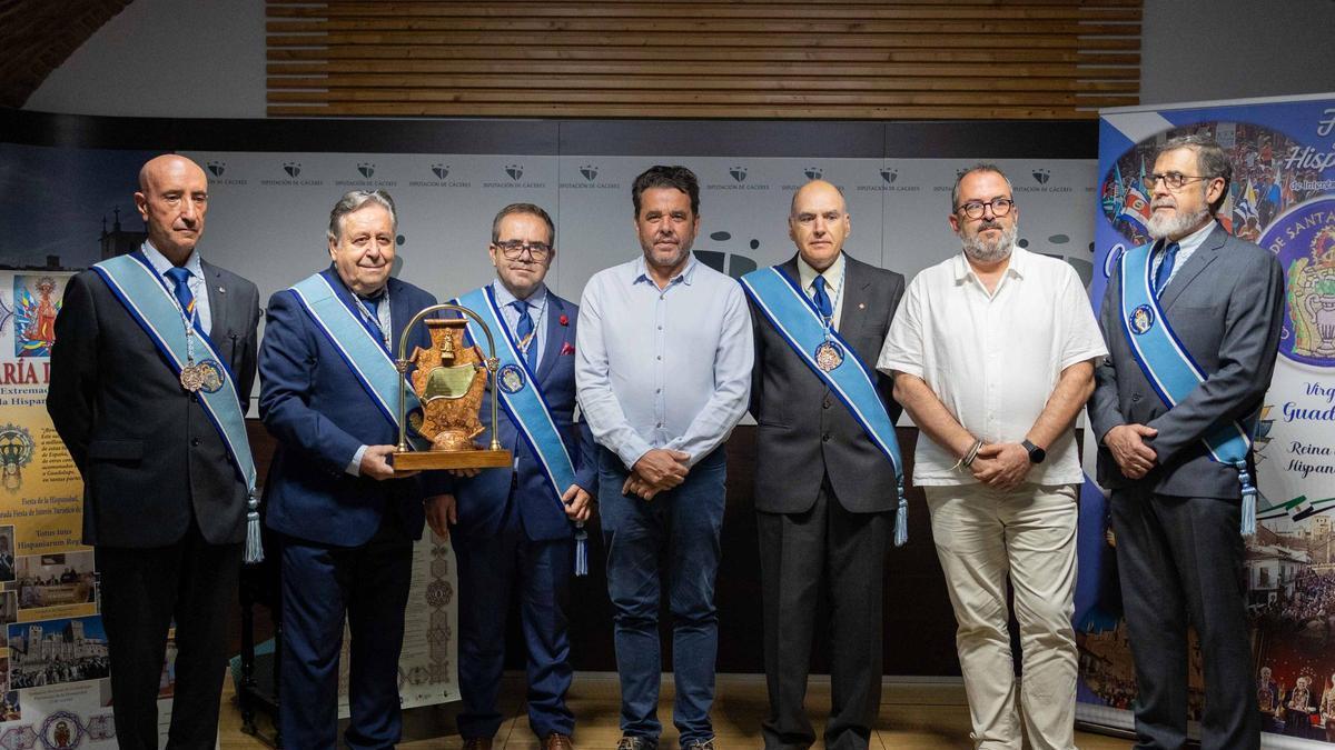 GUADALUPE PREPARA SU GRAN FIESTA DE LA HISPANIDAD CON MÁS DE 1.000 PEREGRINOS A CABALLO Y 30 NUEVOS CABALLEROS