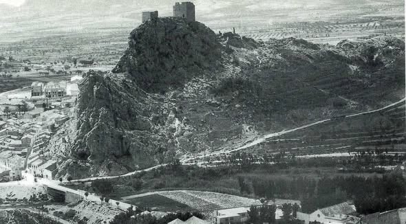 LA ROTURACIÓN TIERRAS EN LA PEÑA DEL CASTILLO DE SAX.