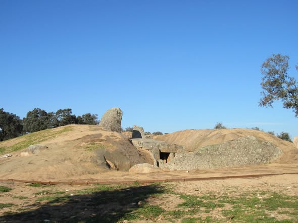 DOLMEN DE LACARA. UNA TUMBA COMÚN Y SÓLIDA.