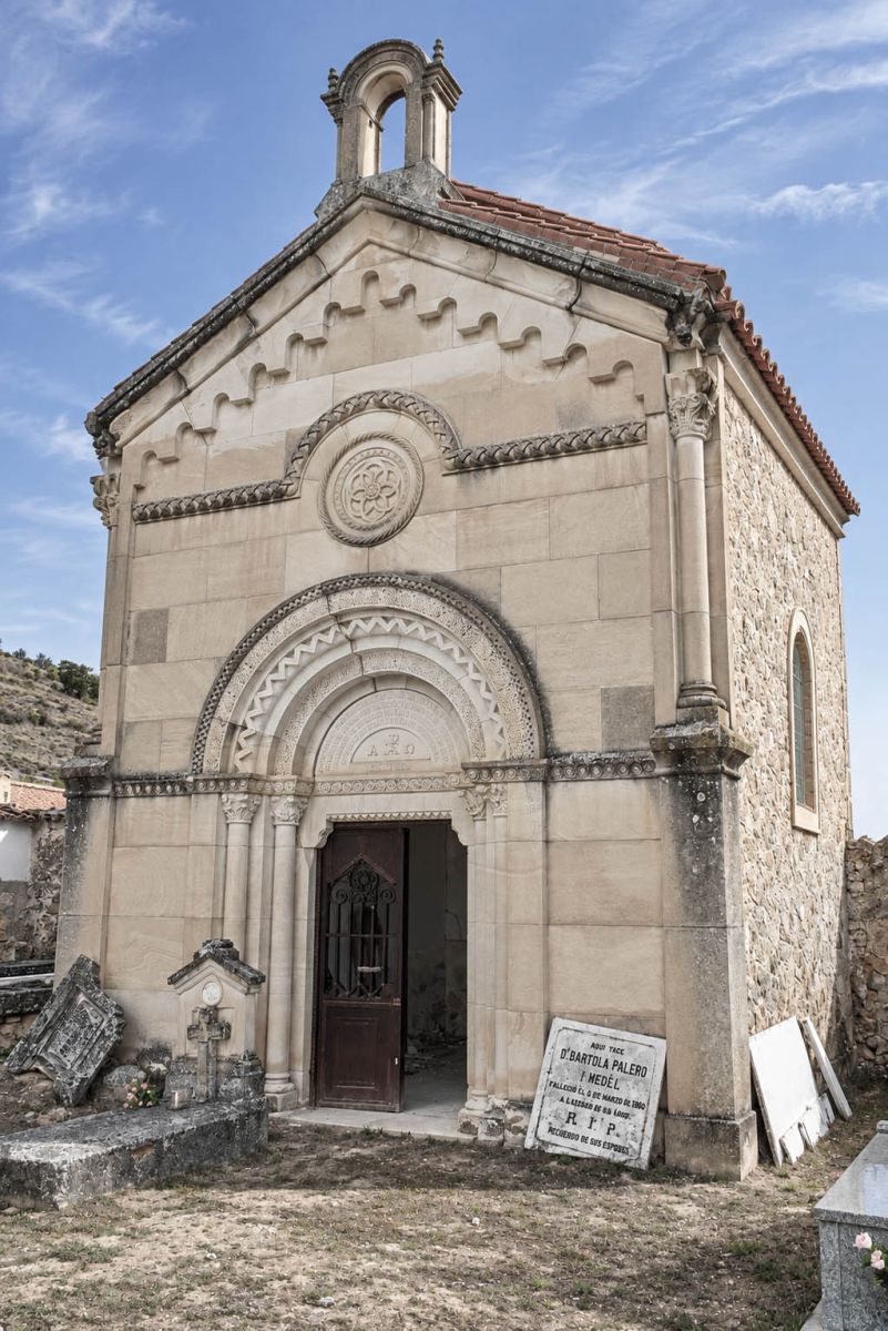 CURIOSIDADES DE ALGUNOS CEMENTERIOS DE LA PROVINCIA