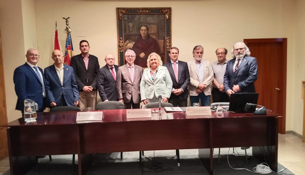 JESÚS MARTÍNBEZ RUIZ «AZORÍN», PERIODISTA Y ALGO MÁS. UNA AVENTURA VALENCIANA