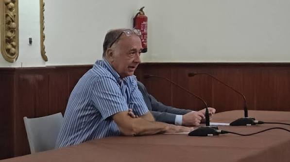 AURELIANO LAIRÓN REPASA EN EL CÍRCULO ALZIREÑO LOS 150 AÑOS DEL TÍTULO DE CIUDAD DE ALZIRA.