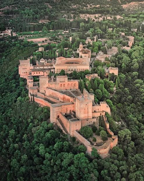 LOS CRONISTAS DE ESPAÑA EN GRANADA