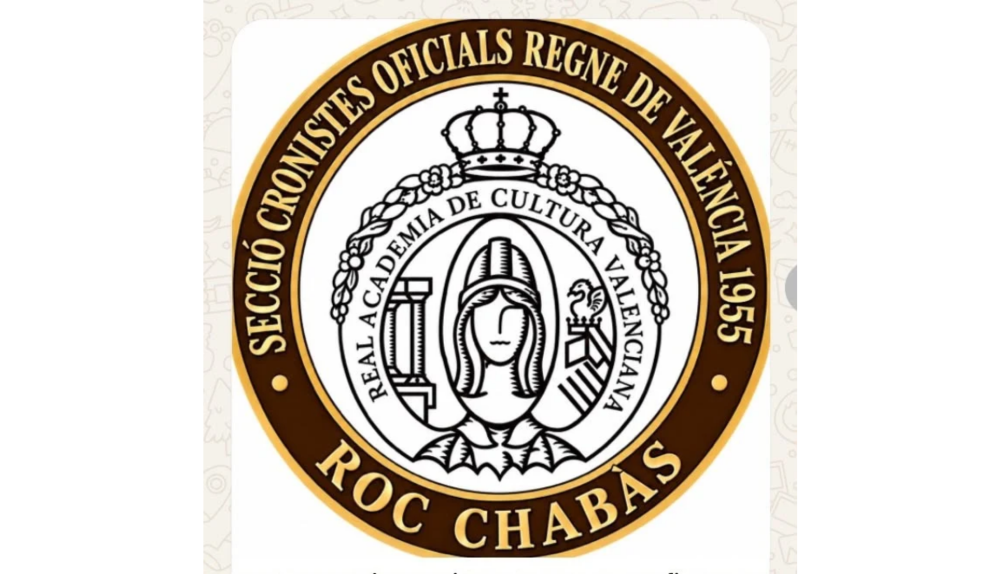 LOS CRONISTAS OFICIALES DE LA R.A.C.V. RINDEN HOMENAJE A ROC CHABÁS CON SU NUEVO ESCUDO
